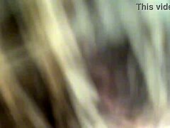 na beira da piscina do jeito que eu gosto