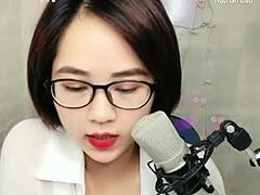 Sexy Korean Girl with Glasses Livestreams on Uplive Webcam