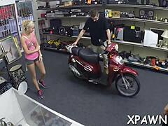 Hey, amateur babe got cash to flash her sexy moves for us