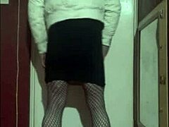 Shy bisexual crossdresser enjoys homemade fun intensely