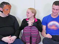 张开肛门的荡妇喜欢舔屁股和口交前支配