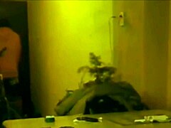 Fabiana es tan puta que llega directo a chuparla ni bien entra y se lleva una buena cogida por trola