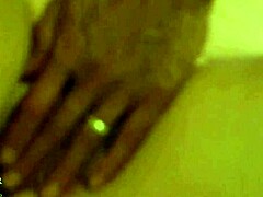 漂亮金发美女为梦中情人猛烈喷水！