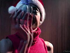 Slender Brazilian Babe Luna C Fingers Herself For Christmas 😊