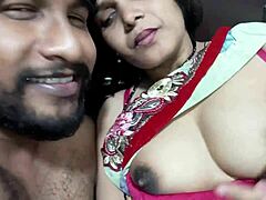 哟，我怀孕老婆和女友联手口交加舔屁股！包含印地语音频。