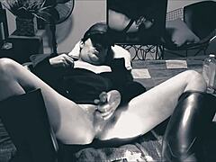 i'm fucking myself solo with fisting and cumming at midnight