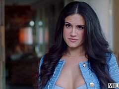 milfy cock-hungry realtor penny can't resist his hard dick 😍