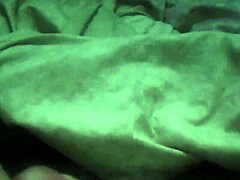 I feel so good as this novinho gay masturbates me.