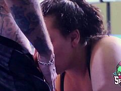 I dunno how to choke, just pussy lock!