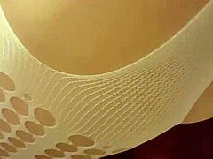 mature girlfriend uses dildo toys in amateur session