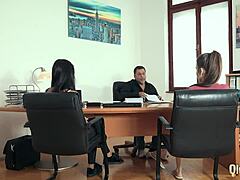 老少三人行与两个惊艳性感女孩