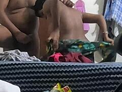 印度大学生妹子吸叔叔鸡巴爸比女孩大学口爆