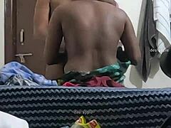 印度大学生妹子吸叔叔鸡巴爸比女孩大学口爆