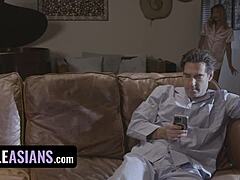 淫荡亚洲Mina Luxx渴望她闺蜜的继父，品尝他的大DILF鸡巴