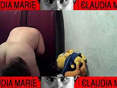 así es como le gusta que le coman el coño a la gorda.