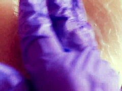 骚货湿滴逼狂抠汁爆高潮