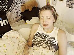 Cute American Girl Takes Anal for Burger in Hentai Style