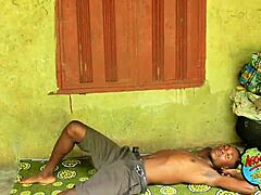 女友午睡时后入猛干我