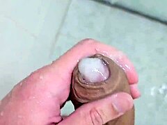 淋浴间热到发骚自摸