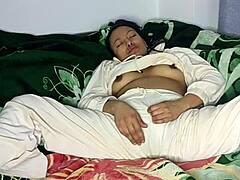 哟，这蓝业余妹早上猛喷潮吹！