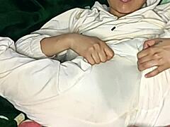 哟，这蓝业余妹早上猛喷潮吹！