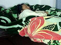 哟，这蓝业余妹早上猛喷潮吹！