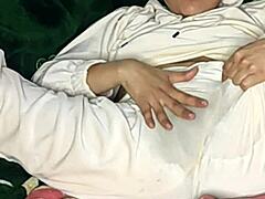 哟，这蓝业余妹早上猛喷潮吹！