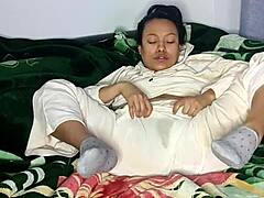 哟，这蓝业余妹早上猛喷潮吹！