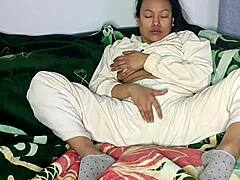 哟，这蓝业余妹早上猛喷潮吹！