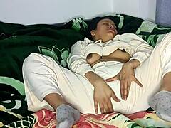 哟，这蓝业余妹早上猛喷潮吹！