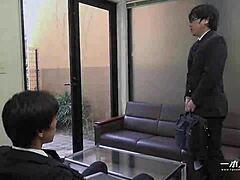 村上凉子的日本熟女身材，火热表演