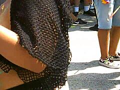 BBW骄傲节户外闪露骆驼趾！