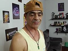 Watch the bastidores of A An�zinha Rabuda suruba and see what rola