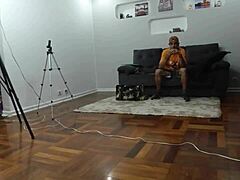 Watch the bastidores of A An�zinha Rabuda suruba and see what rola