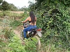 peleo con novio y marido de hermanastra me folla el ano