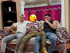 she escapes salon to play video games and lend her ass