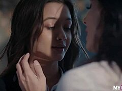 Alex De La Flor and Reagan Foxx Steal Kisses Wildly!