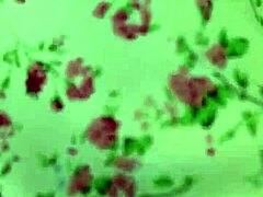 加州公开秀，娇小Sugarnadya湿逼小奶近距离特写