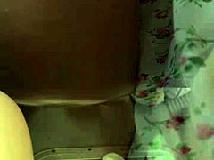 加州公开秀，娇小Sugarnadya湿逼小奶近距离特写