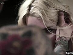 哎呀，Kenna James被Small Hands塞得哑口无言！