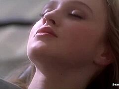 埃莱奥诺拉·乔吉在激情软核场景中闪耀