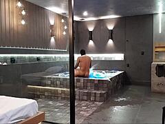 Tava na Banheira e Rolou Sexo Selvagem, Morena Não Aguentou Minha Rola Dura