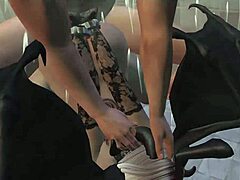 3d succubus lures with steamy moves in public shower