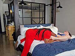 Melody Mynx在AVN前用力骑BBC与新鲜内射