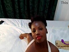 别害羞，拉开拉链让大屌塞进我嘴里