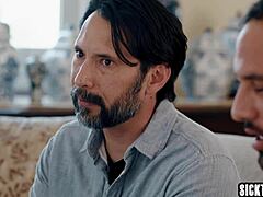 拉丁妹和少女猛操继爸大屌