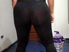 这人妻派对上露大屁股撩人吗