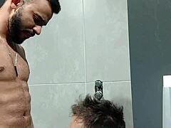 健身他盯着我带厕所让他猛吸