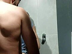 健身他盯着我带厕所让他猛吸