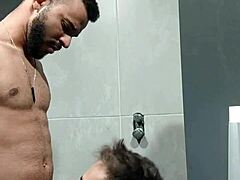 健身他盯着我带厕所让他猛吸